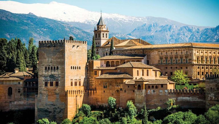 Secretos para Ahorrar: Estrategias Infalibles al Reservar Vuelos a Granada