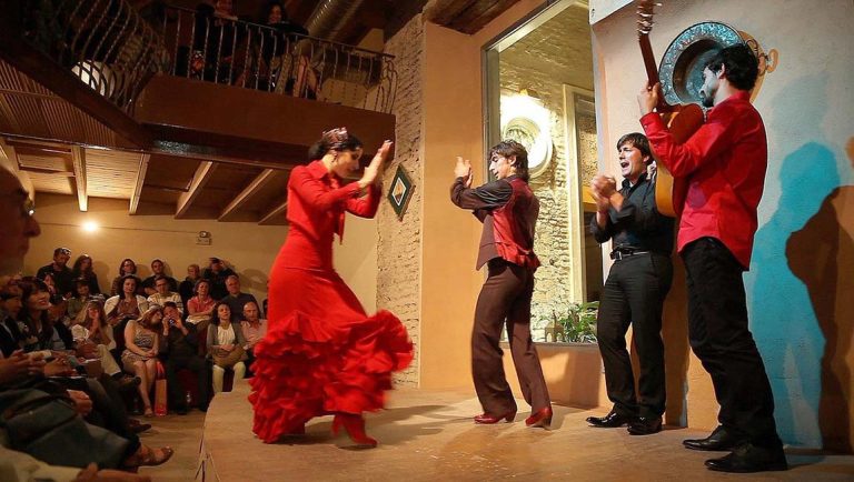 Variedad de estilos: Vive el encanto del flamenco en Sevilla